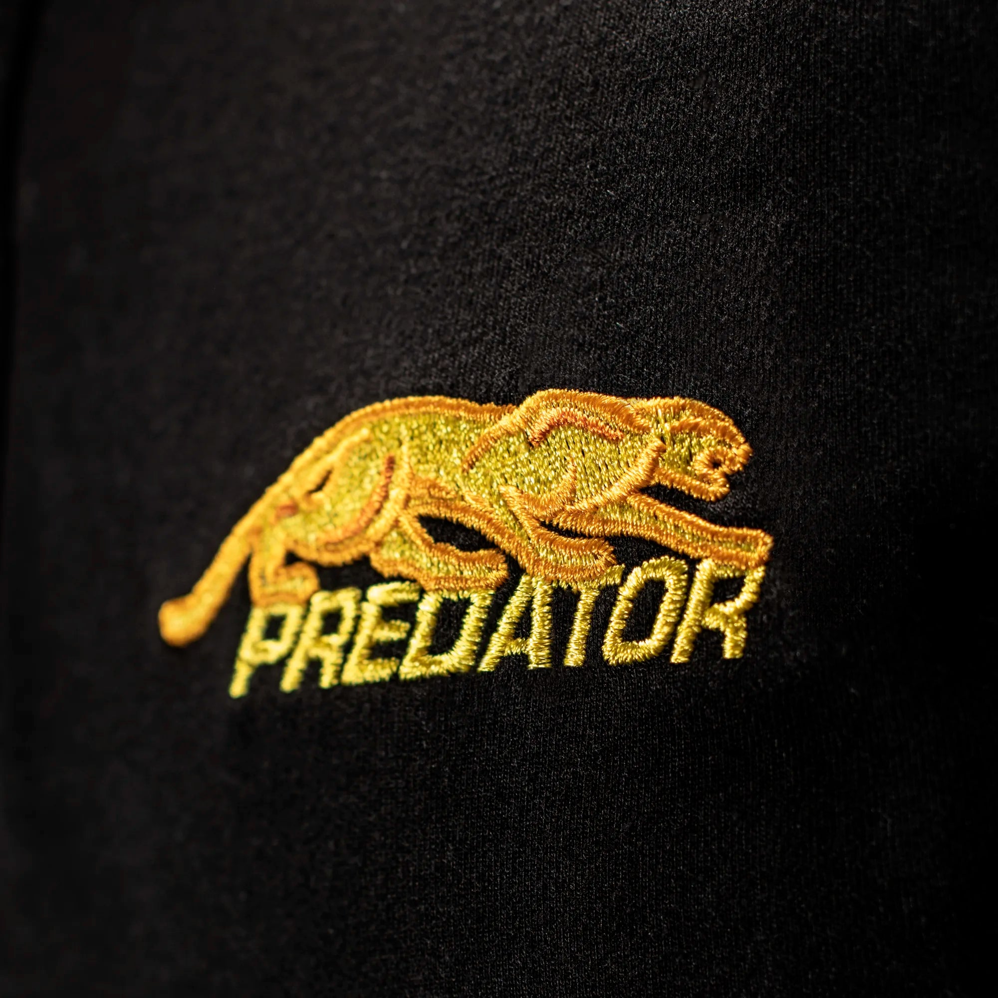 predator-polo-noir-logo-brod-jaune-v-tement-billard image 4