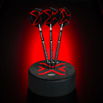 winmau-blade-x-prism-delta-metallic-black-red-ailettes-standard image 4