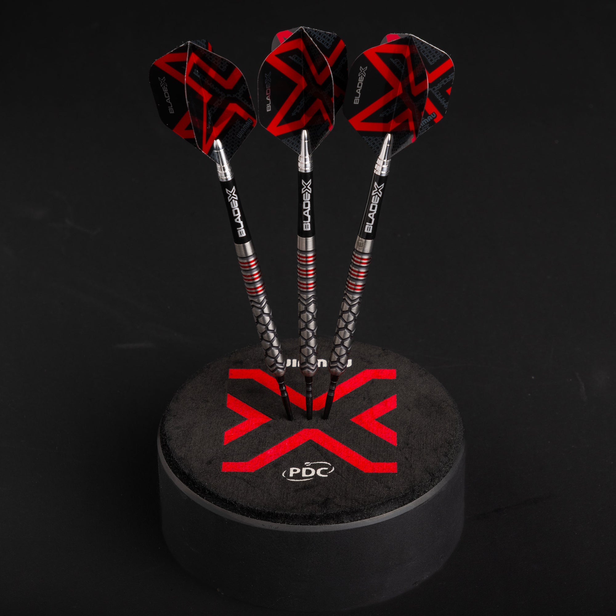 winmau-blade-x-prism-delta-ailettes-standard-noir-rouge-m-tallique image 5